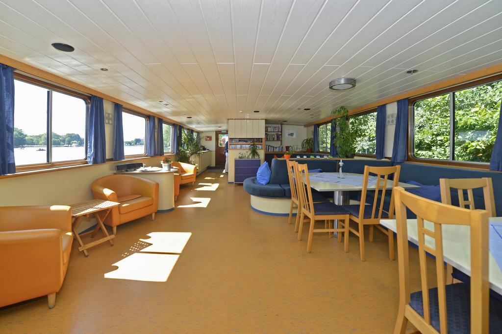 Ms Mecklenburg Hotelschiff Берлин Экстерьер фото
